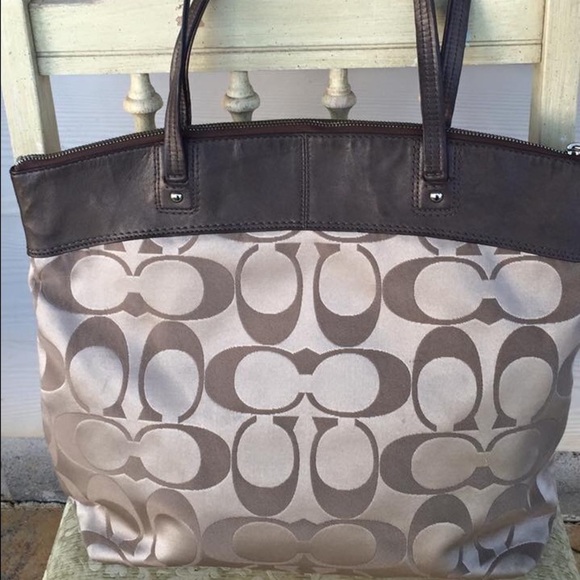 Large Brown Coach Laura Tote Purse (Ad for one) - Picture 2 of 4